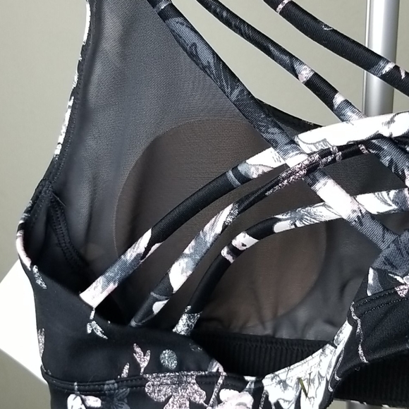 NEW Victoria's Secret sports bra! - Picture 7 of 11